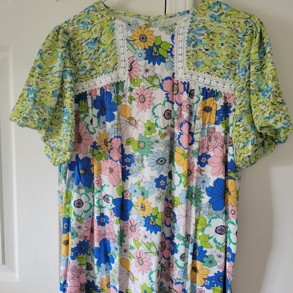 Green and Floral Women's blouse size XL